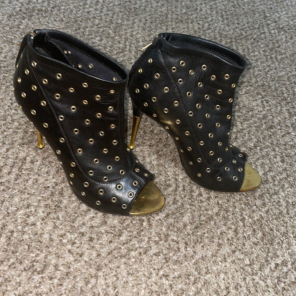 Authentic TOM FORD HEELS SZ 39 Black/Gold